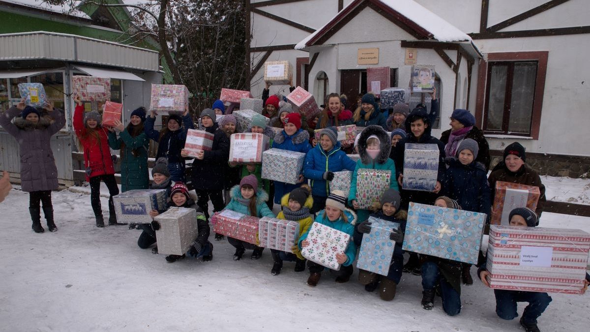 Projekt Vánoční balíček letos obdaruje 388 dětí z Ukrajiny